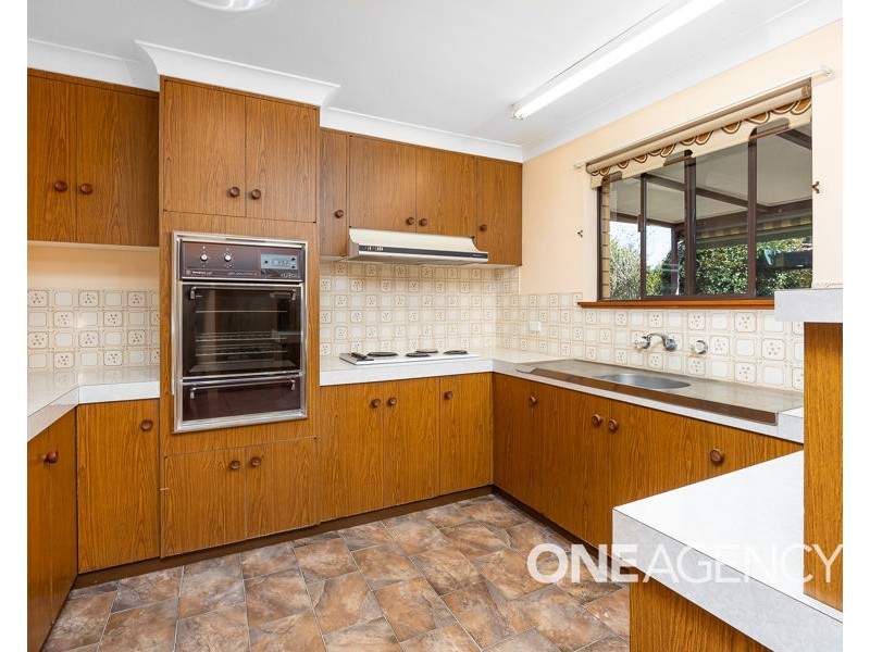 18 OLEANDER CRESCENT, Lake Albert NSW 2650