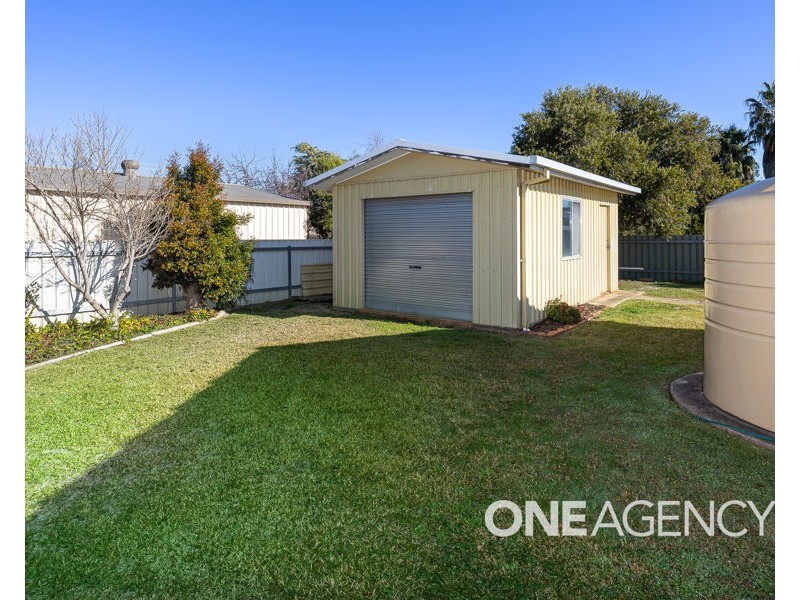 18 OLEANDER CRESCENT, Lake Albert NSW 2650