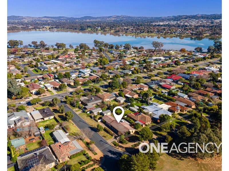 18 OLEANDER CRESCENT, Lake Albert NSW 2650