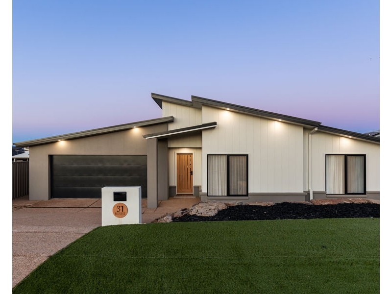 31 PRESTON CRESCENT, Lloyd NSW 2650