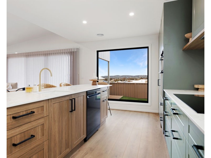 31 PRESTON CRESCENT, Lloyd NSW 2650