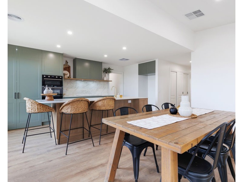 31 PRESTON CRESCENT, Lloyd NSW 2650