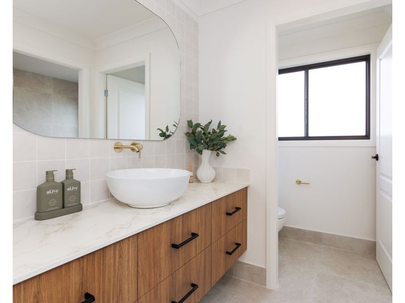 31 PRESTON CRESCENT, Lloyd NSW 2650