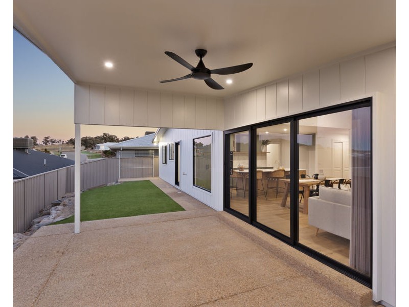 31 PRESTON CRESCENT, Lloyd NSW 2650