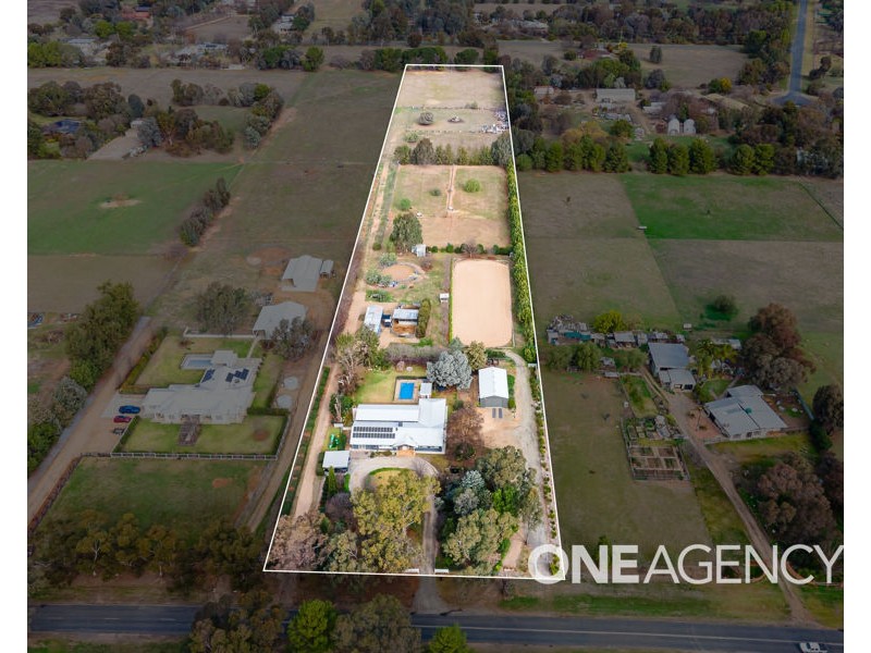 12 KYEAMBA AVENUE, Lake Albert NSW 2650