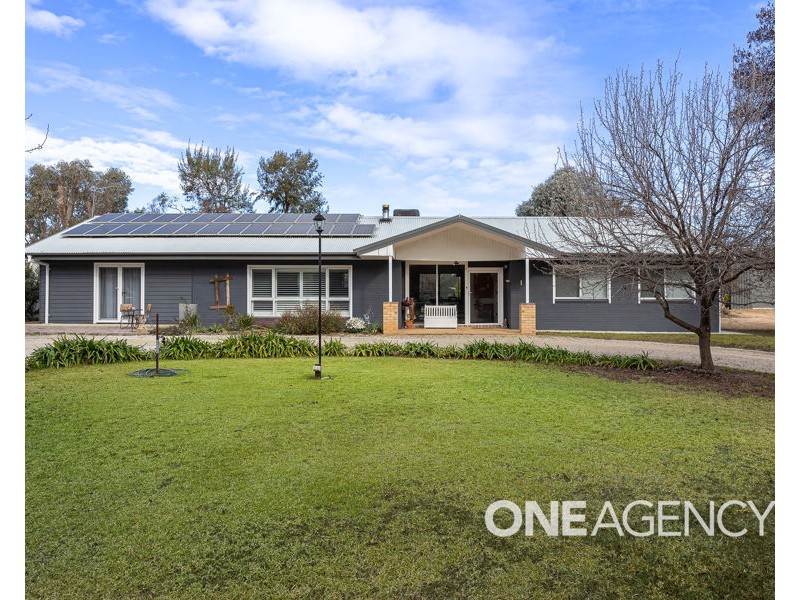 12 KYEAMBA AVENUE, Lake Albert NSW 2650