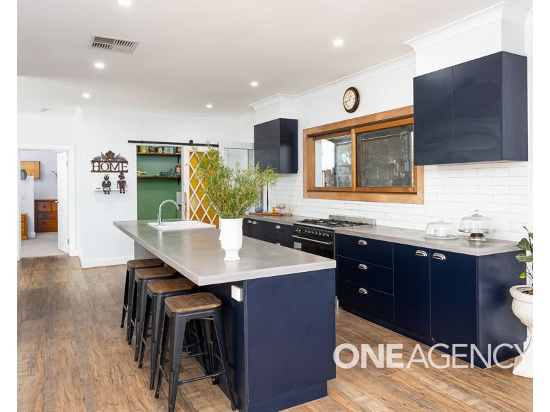 12 KYEAMBA AVENUE, Lake Albert NSW 2650