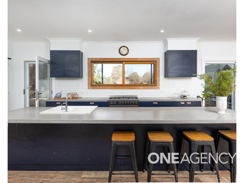 12 KYEAMBA AVENUE, Lake Albert NSW 2650