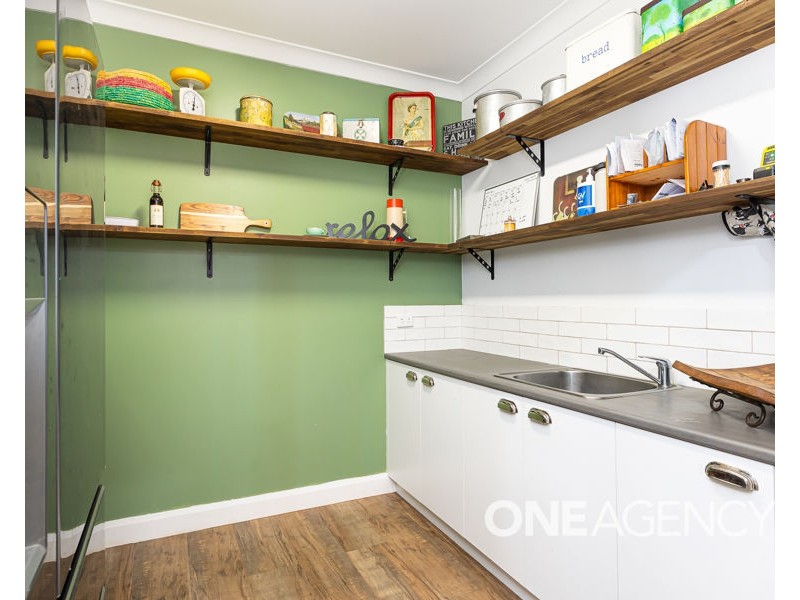 12 KYEAMBA AVENUE, Lake Albert NSW 2650