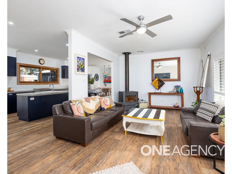 12 KYEAMBA AVENUE, Lake Albert NSW 2650