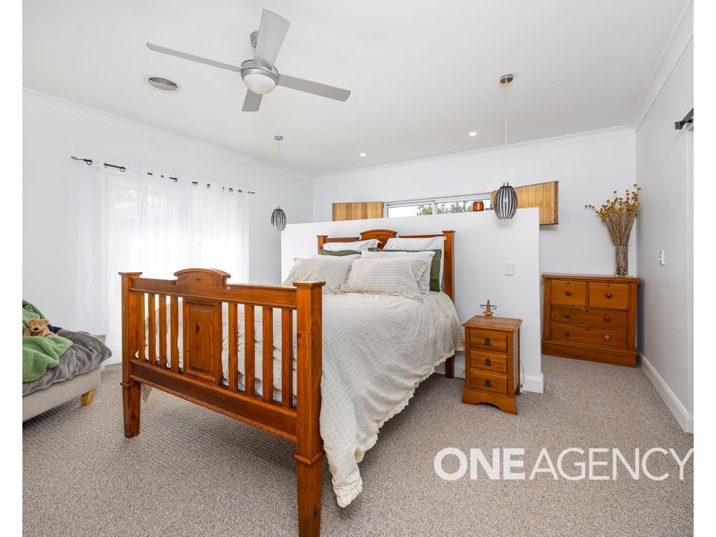 12 KYEAMBA AVENUE, Lake Albert NSW 2650