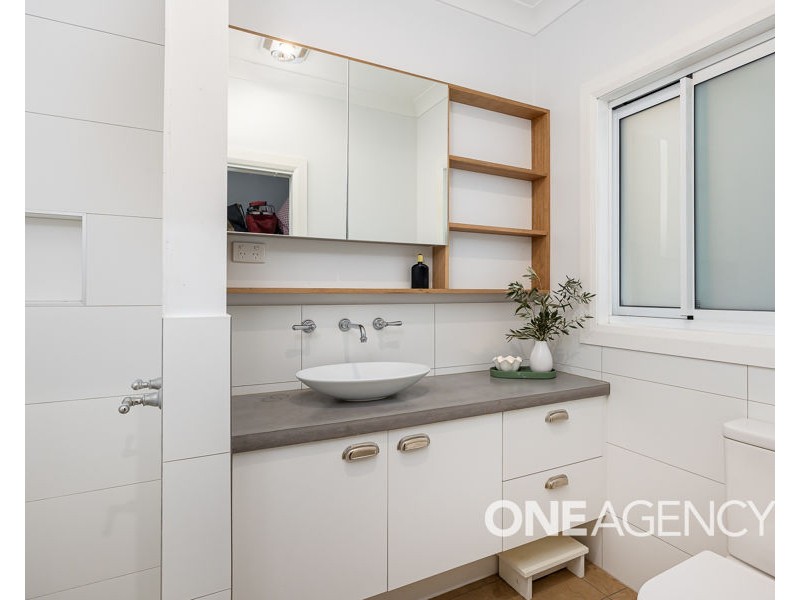 12 KYEAMBA AVENUE, Lake Albert NSW 2650