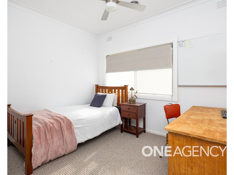 12 KYEAMBA AVENUE, Lake Albert NSW 2650