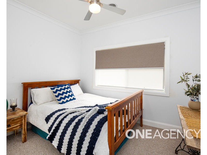 12 KYEAMBA AVENUE, Lake Albert NSW 2650