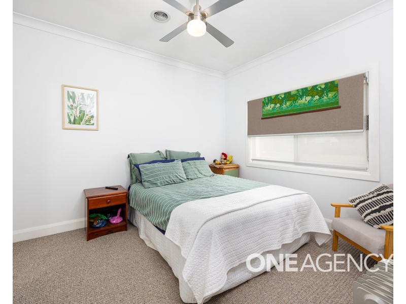 12 KYEAMBA AVENUE, Lake Albert NSW 2650