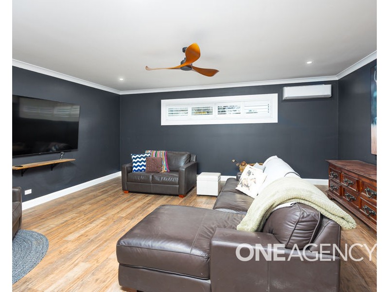 12 KYEAMBA AVENUE, Lake Albert NSW 2650