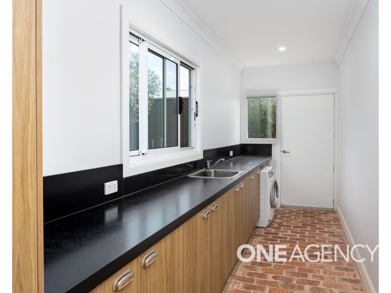 12 KYEAMBA AVENUE, Lake Albert NSW 2650