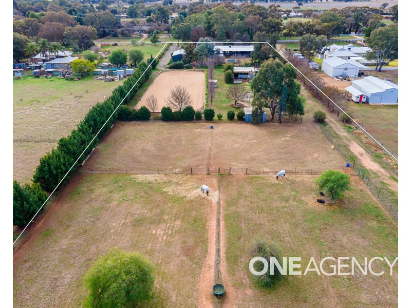 12 KYEAMBA AVENUE, Lake Albert NSW 2650