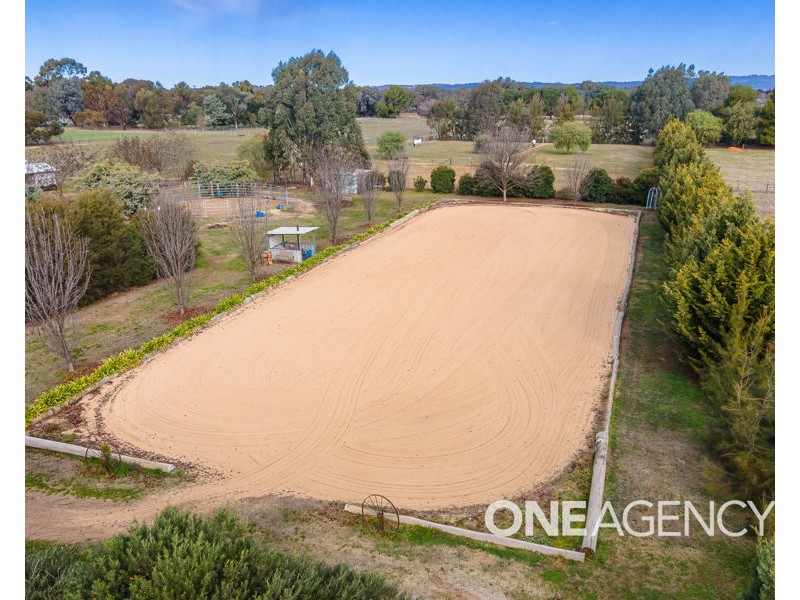 12 KYEAMBA AVENUE, Lake Albert NSW 2650