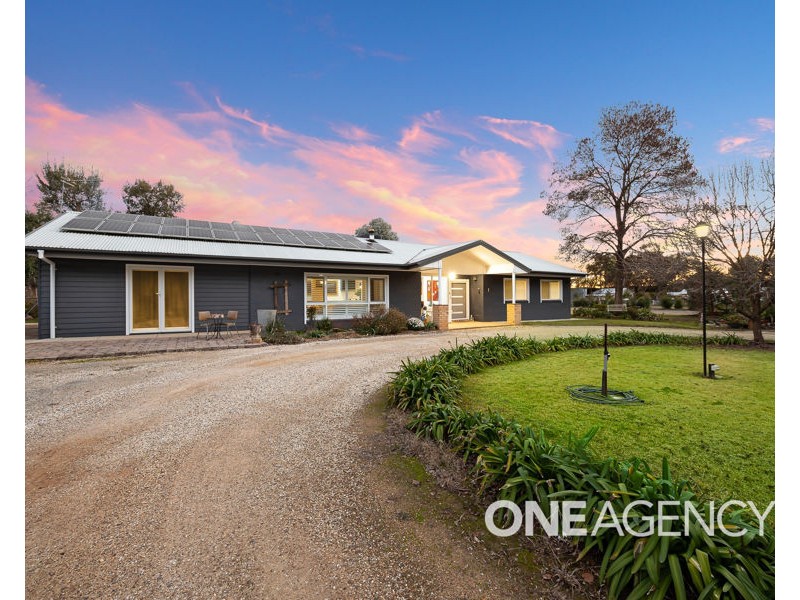 12 KYEAMBA AVENUE, Lake Albert NSW 2650