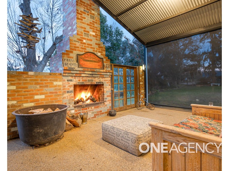 12 KYEAMBA AVENUE, Lake Albert NSW 2650