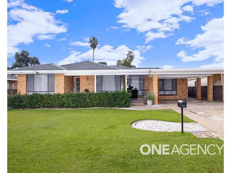31 GENEVA CRESCENT, Lake Albert NSW 2650