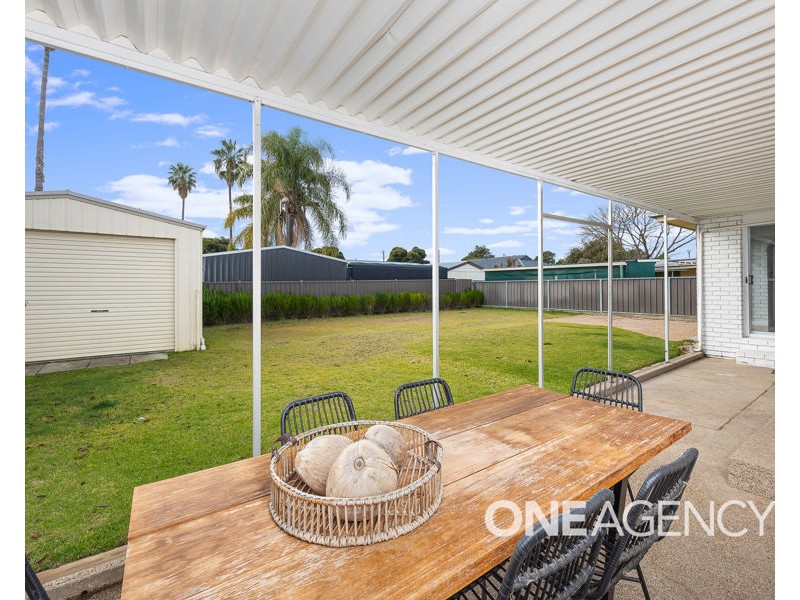 31 GENEVA CRESCENT, Lake Albert NSW 2650