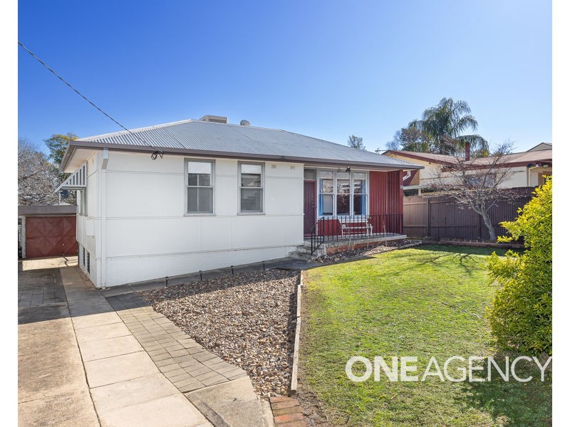 10 SPOONER AVENUE, Mount Austin NSW 2650
