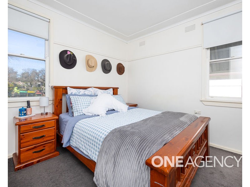 10 SPOONER AVENUE, Mount Austin NSW 2650