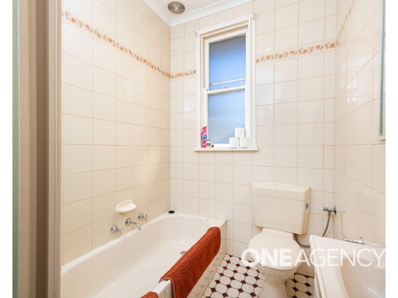 10 SPOONER AVENUE, Mount Austin NSW 2650