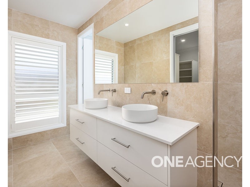 22 BENNELONG CRESCENT, Lloyd NSW 2650