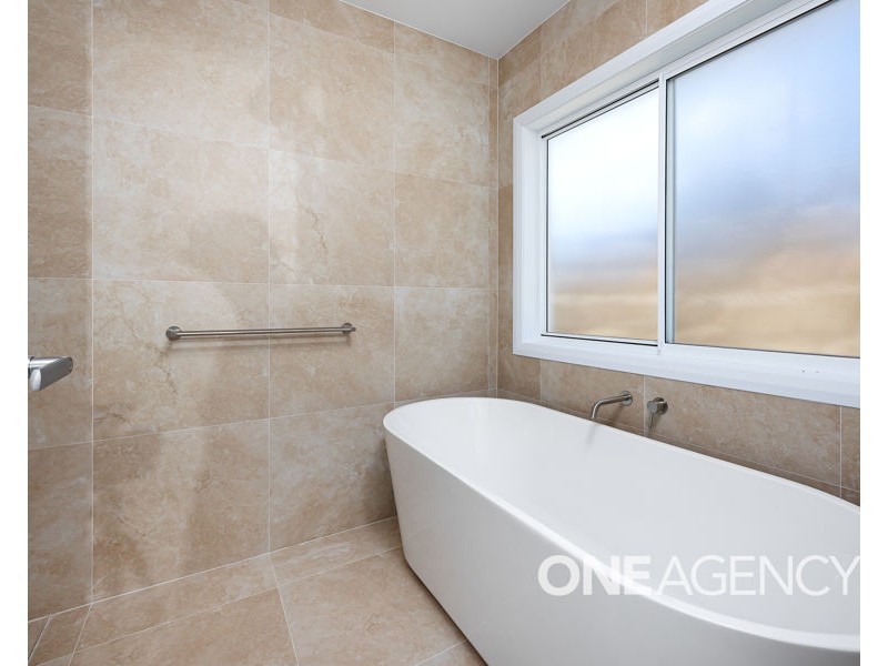 22 BENNELONG CRESCENT, Lloyd NSW 2650