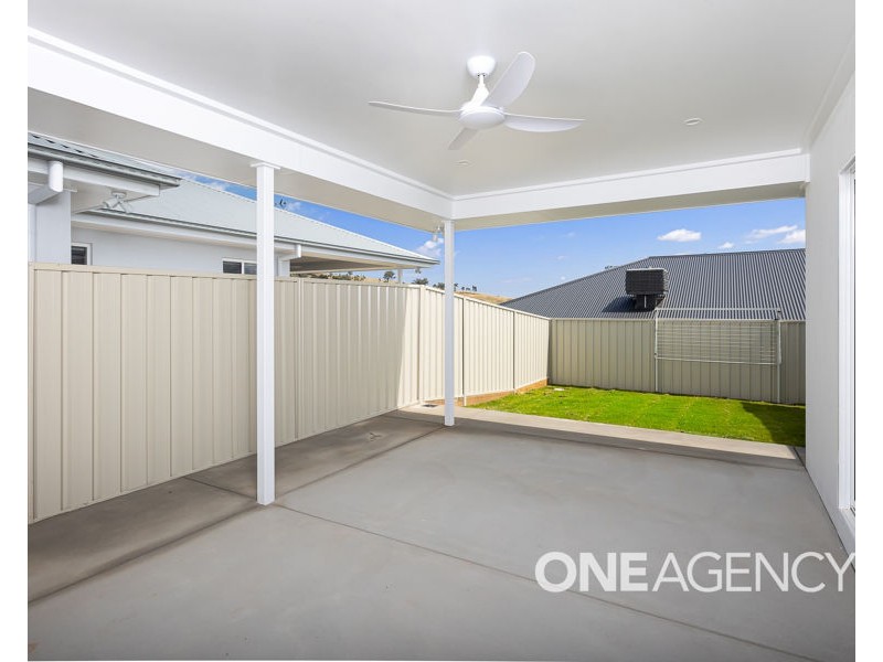 22 BENNELONG CRESCENT, Lloyd NSW 2650