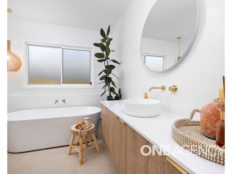 18 AH-KET AVENUE, Lloyd NSW 2650