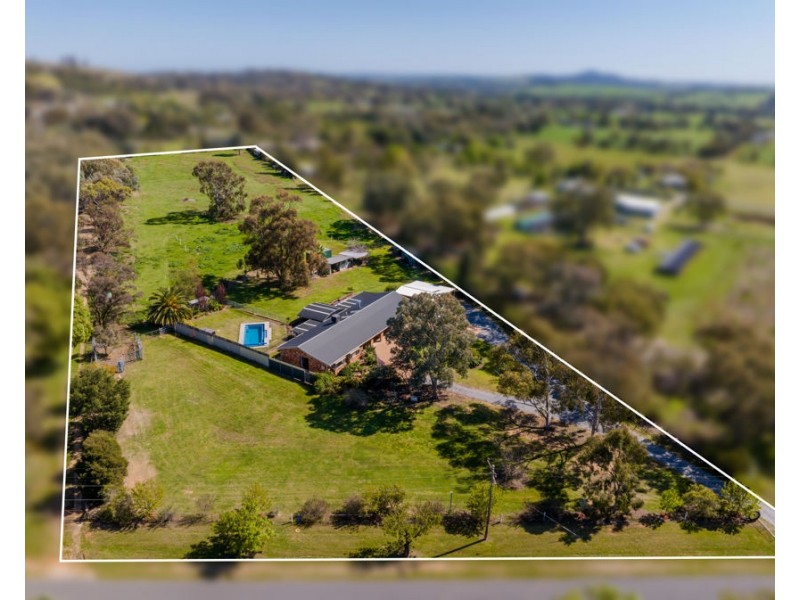 6 MICHAEL AVENUE, San Isidore NSW 2650