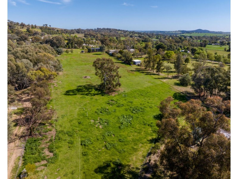 6 MICHAEL AVENUE, San Isidore NSW 2650
