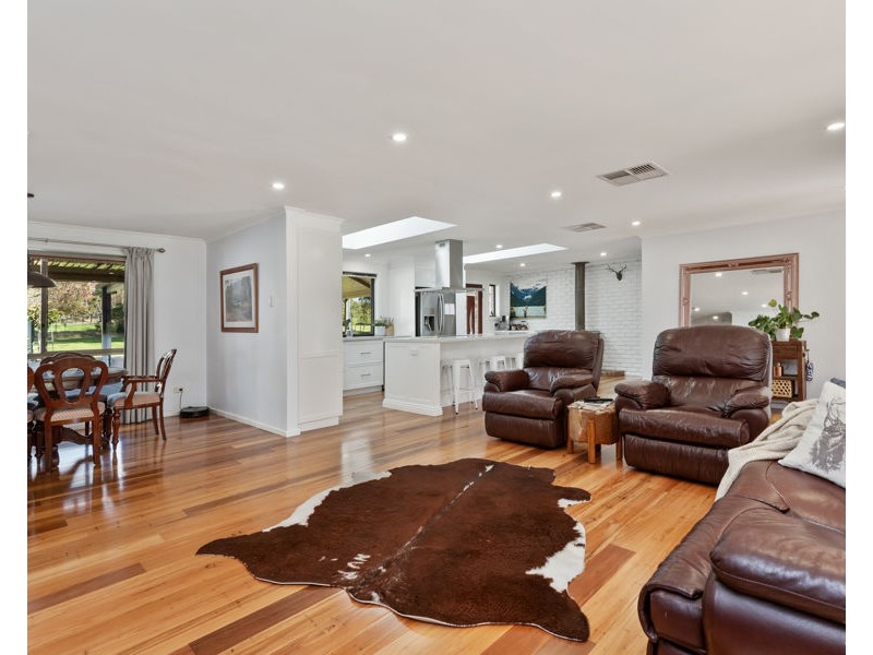 6 MICHAEL AVENUE, San Isidore NSW 2650
