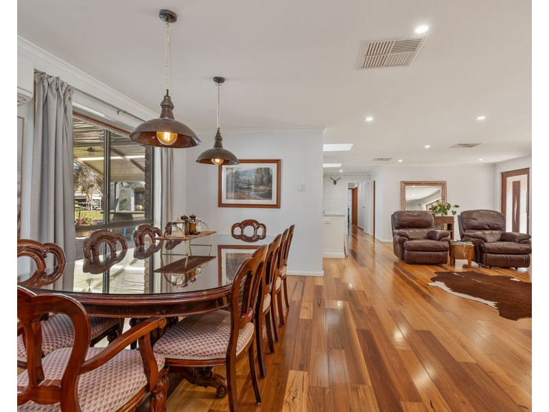 6 MICHAEL AVENUE, San Isidore NSW 2650