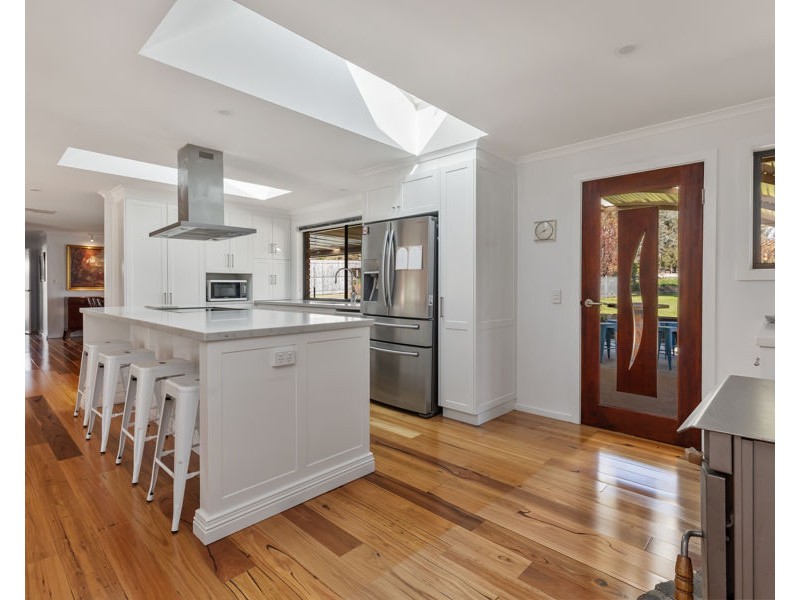 6 MICHAEL AVENUE, San Isidore NSW 2650