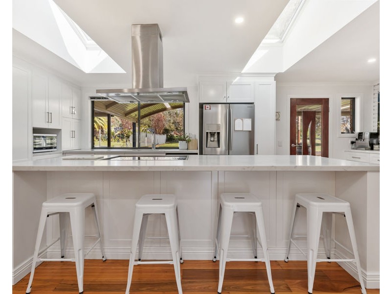 6 MICHAEL AVENUE, San Isidore NSW 2650
