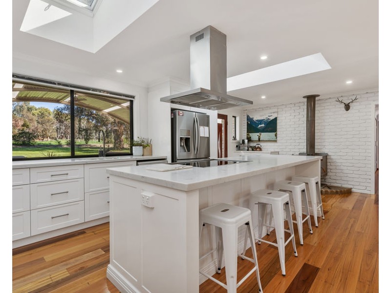 6 MICHAEL AVENUE, San Isidore NSW 2650