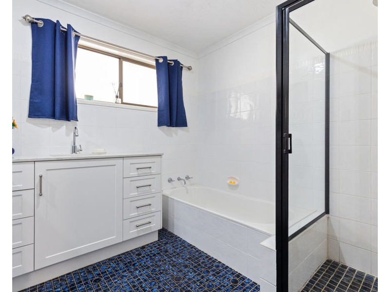 6 MICHAEL AVENUE, San Isidore NSW 2650