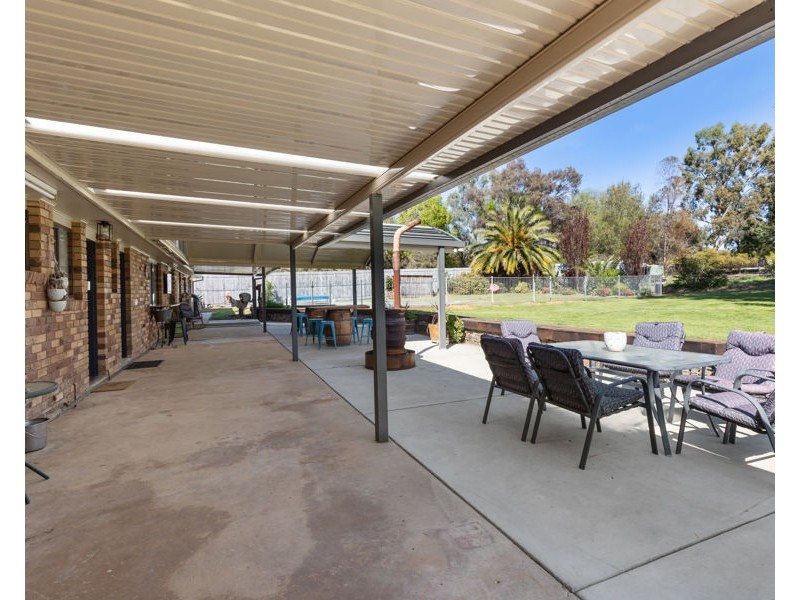 6 MICHAEL AVENUE, San Isidore NSW 2650