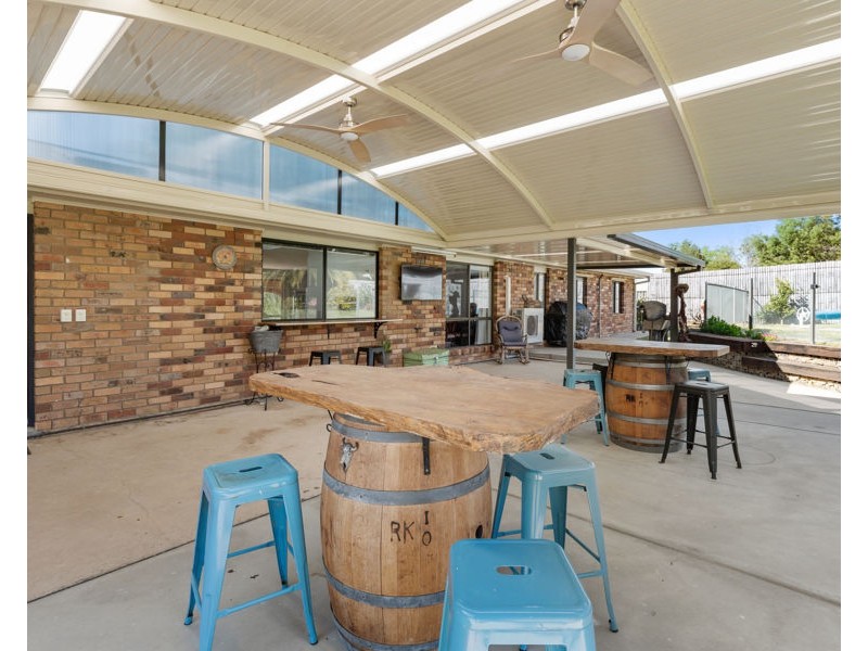 6 MICHAEL AVENUE, San Isidore NSW 2650