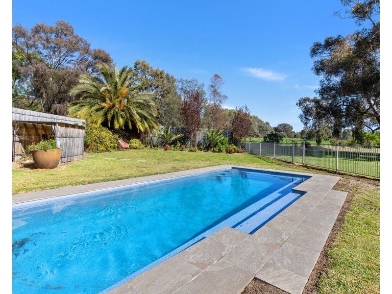 6 MICHAEL AVENUE, San Isidore NSW 2650