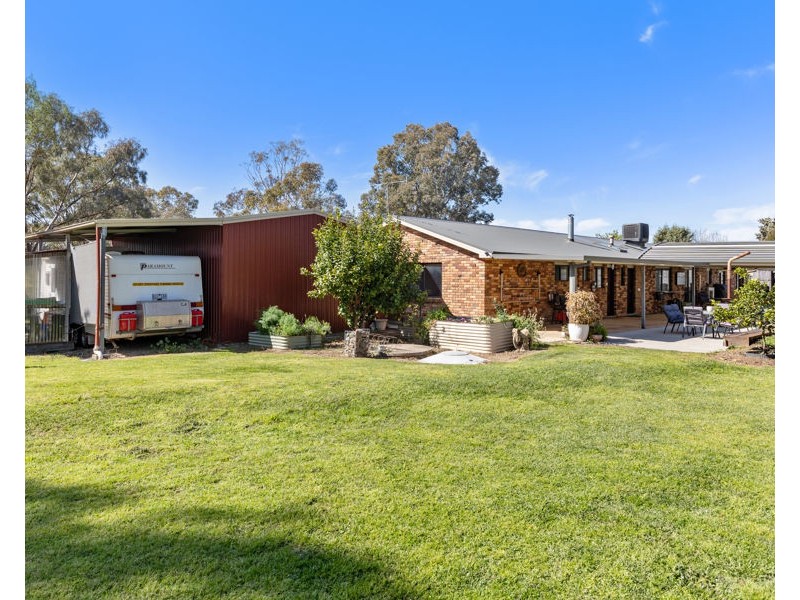 6 MICHAEL AVENUE, San Isidore NSW 2650