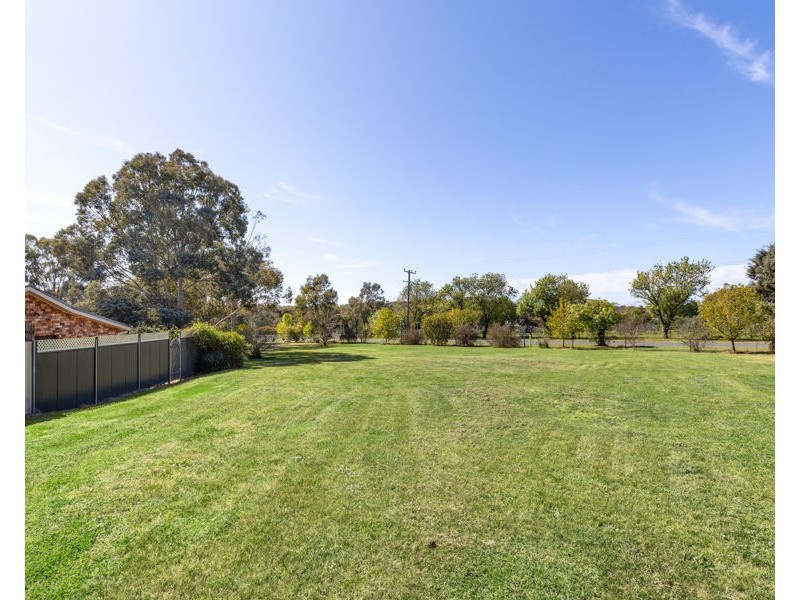 6 MICHAEL AVENUE, San Isidore NSW 2650