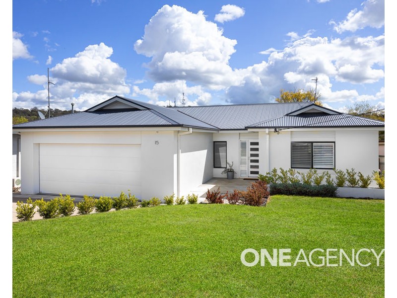 15 BANKS AVENUE, Kooringal NSW 2650