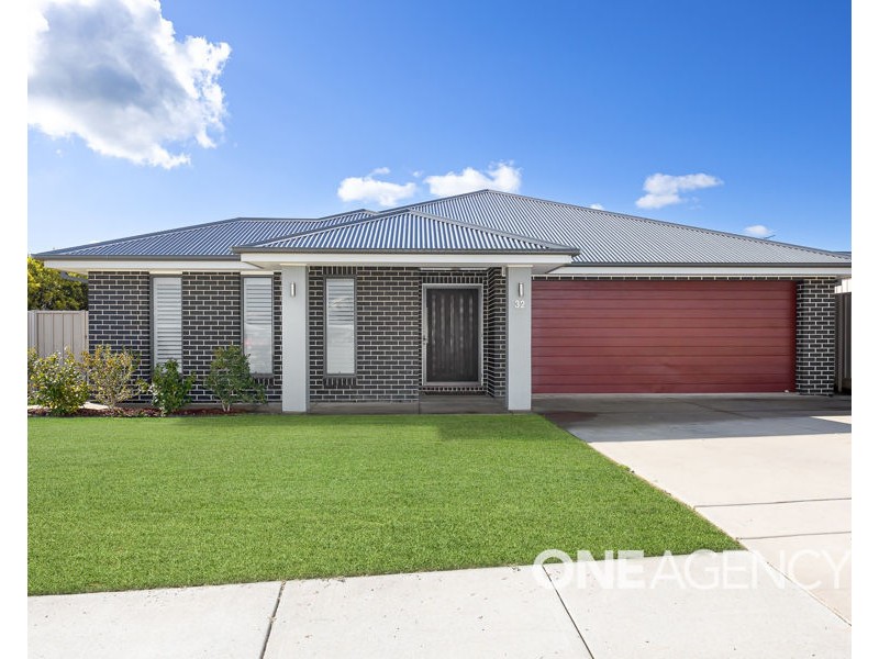 32 DARCY DRIVE, Boorooma NSW 2650