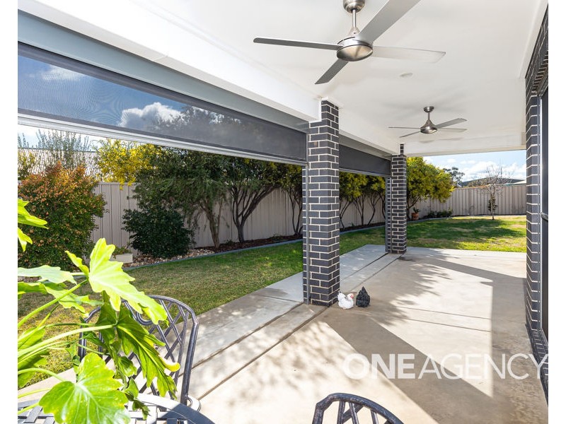 32 DARCY DRIVE, Boorooma NSW 2650